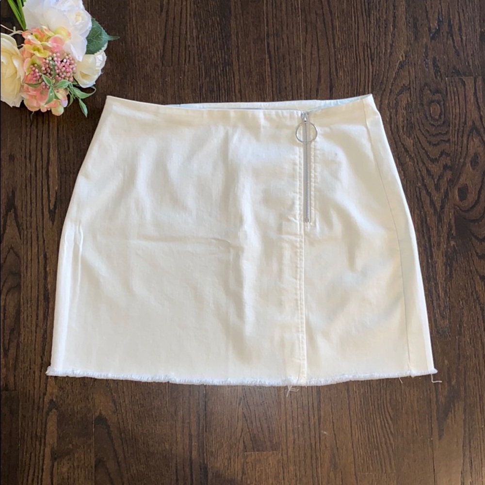 🔥bar III ,  off white skirt ,front zipper 🌼🌸